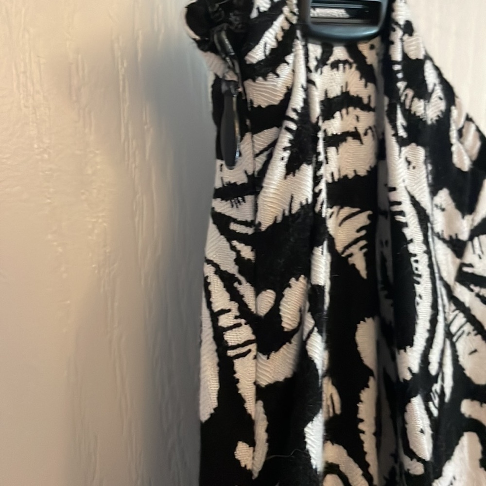 LAST CHANCE: Croft and Barrow Size 12 Black and White Skirt - Picture 5 of 5